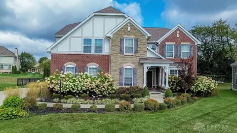 2031 Stonewater Dr, Dayton, OH 45458