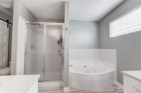 Bath - 170 E Pugh Dr, Springboro, OH 45066 photo 2 of 6