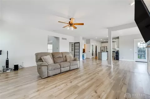 Living - 170 E Pugh Dr, Springboro, OH 45066 photo 3 of 5