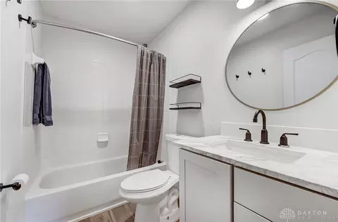 Bath - 170 E Pugh Dr, Springboro, OH 45066 photo 5 of 6