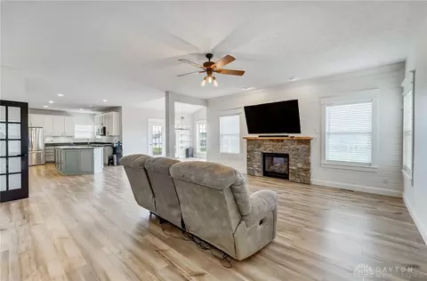 Living - 170 E Pugh Dr, Springboro, OH 45066 photo 4 of 5