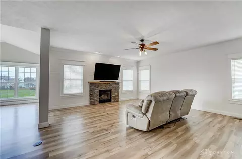 Living - 170 E Pugh Dr, Springboro, OH 45066 photo 1 of 5