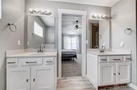 Bath - 170 E Pugh Dr, Springboro, OH 45066 photo 3 of 6
