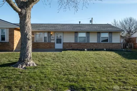 7815 Redbank Ln, Huber Heights, OH 45424