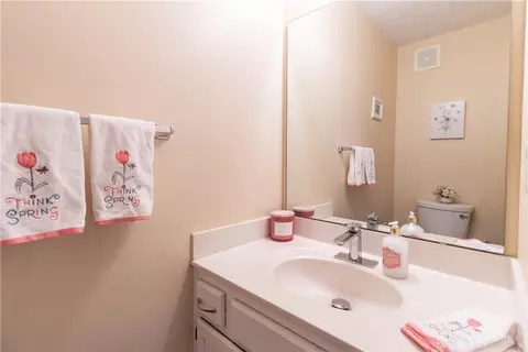 Bath - 7225 Wethersfield Dr, Maineville, OH 45039 photo 1 of 3