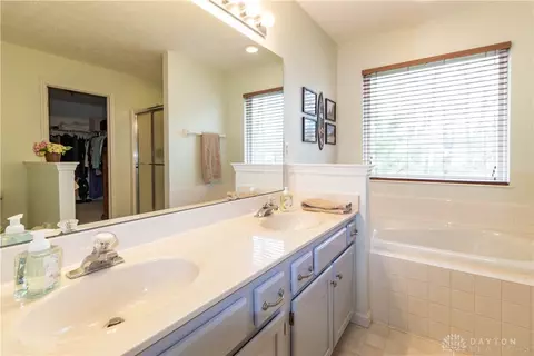 Bath - 7225 Wethersfield Dr, Maineville, OH 45039 photo 2 of 3