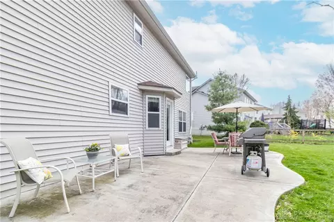 Exterior - 7225 Wethersfield Dr, Maineville, OH 45039 photo 4 of 11