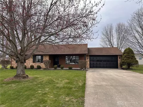 1377 Leon Dr, West Alexandria, OH 45381