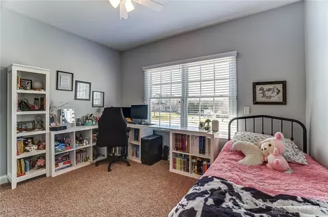 Bedroom - 3040 Windy Ridge Dr, Springfield, OH 45502 photo 7 of 9