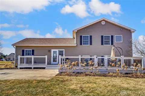 Exterior - 3040 Windy Ridge Dr, Springfield, OH 45502 photo 4 of 13