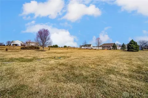 Exterior - 3040 Windy Ridge Dr, Springfield, OH 45502 photo 8 of 13