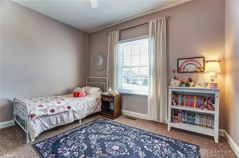 Bedroom - 3040 Windy Ridge Dr, Springfield, OH 45502 photo 8 of 9