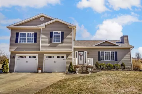 3040 Windy Ridge Dr, Springfield, OH 45502