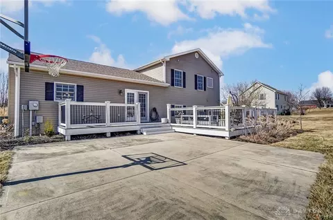 Exterior - 3040 Windy Ridge Dr, Springfield, OH 45502 photo 9 of 13