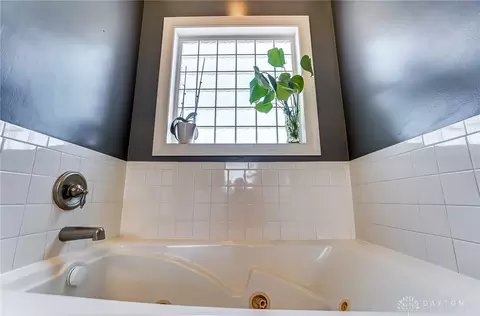 Bath - 3040 Windy Ridge Dr, Springfield, OH 45502 photo 5 of 10