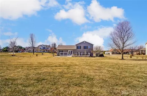 Exterior - 3040 Windy Ridge Dr, Springfield, OH 45502 photo 6 of 13