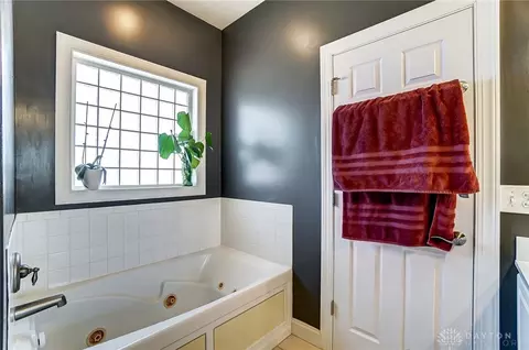 Bath - 3040 Windy Ridge Dr, Springfield, OH 45502 photo 3 of 10