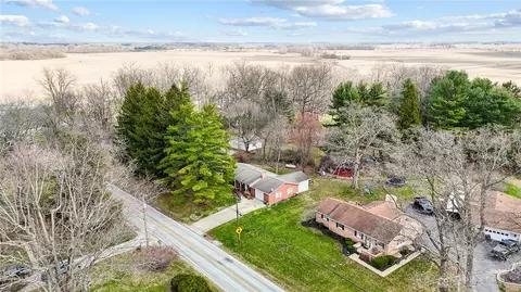 2590 Craig Rd, Springfield, OH 45502 photo 2