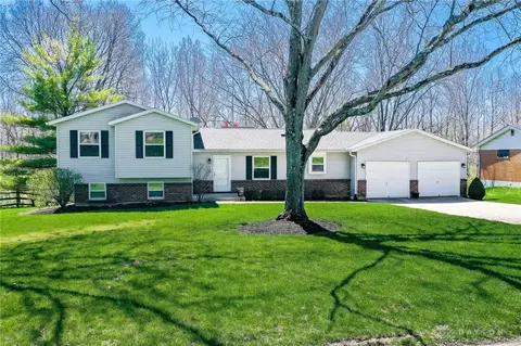 3041 Springhill Rd, Dayton, OH 45434