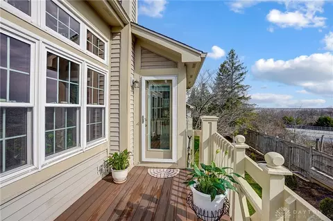 3949 E Summit Ridge Dr, Beavercreek, OH 45430