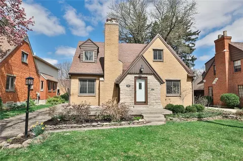 335 Beverly Pl, Oakwood, OH 45419