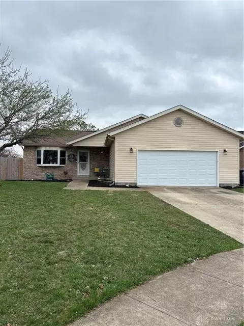 1268 Southridge Ave, Wilmington, OH 45177