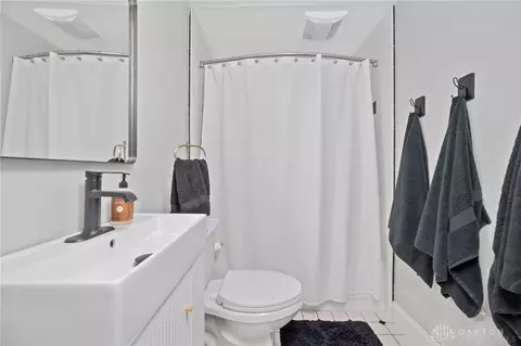 Bath - 3531 Rawson Pl, Cincinnati, OH 45209 photo 1 of 4
