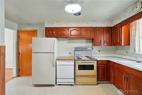 Kitchen - 3830 Maryknoll Dr, Kettering, OH 45429 photo 1 of 2