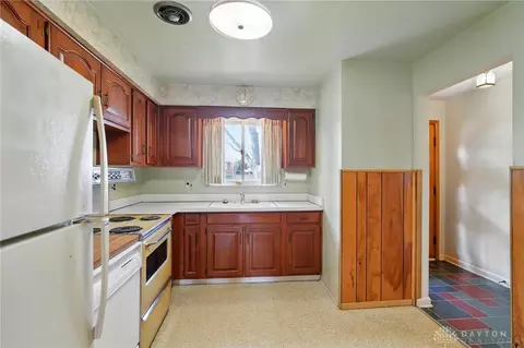 Kitchen - 3830 Maryknoll Dr, Kettering, OH 45429 photo 2 of 2