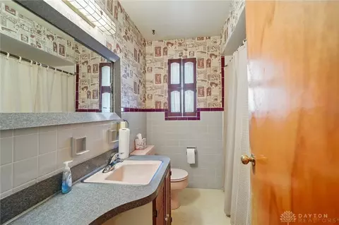 Bath - 3830 Maryknoll Dr, Kettering, OH 45429 photo 1 of 1