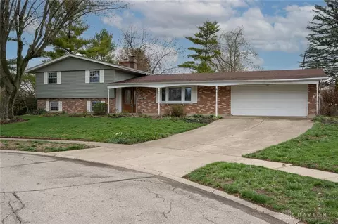 1319 Honeysuckle Dr, Fairborn, OH 45324
