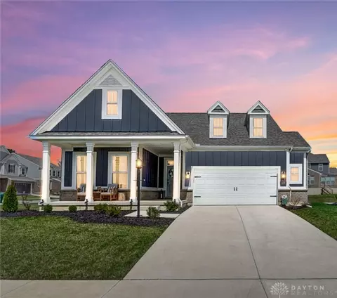 570 Twilight Ln, Sugarcreek Township, OH 45440