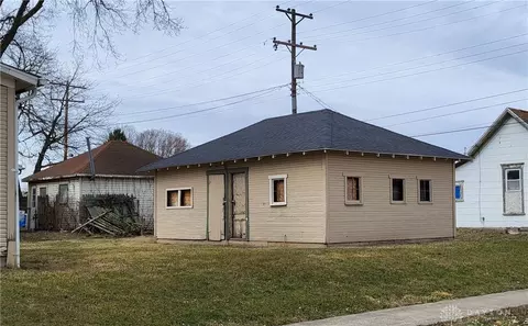 318 E Simpson St, Troy, OH 45373 photo 4
