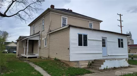 318 E Simpson St, Troy, OH 45373 photo 2