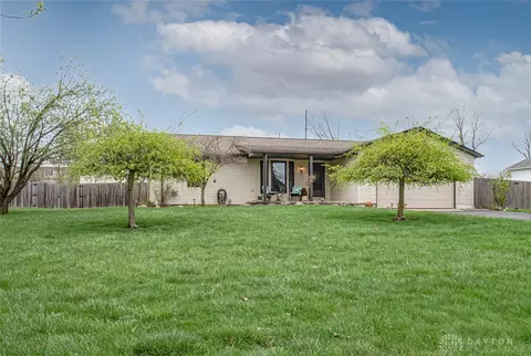 828 Brande Dr, Eaton, OH 45320
