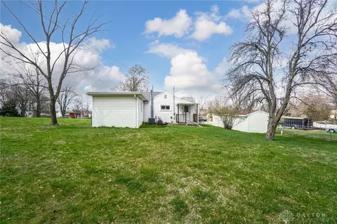 Exterior - 2220 Superior Ave, Springfield, OH 45505 photo 4 of 7