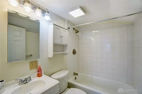 Bath - 2220 Superior Ave, Springfield, OH 45505 photo 1 of 1