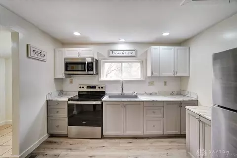Kitchen - 2220 Superior Ave, Springfield, OH 45505 photo 2 of 4
