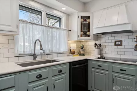 Kitchen - 4022 Mengel Dr, Kettering, OH 45429 photo 3 of 3