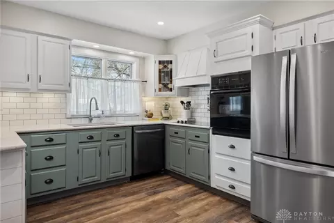 Kitchen - 4022 Mengel Dr, Kettering, OH 45429 photo 2 of 3