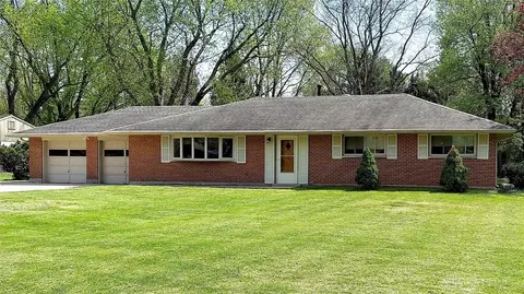290 Roanne Ct, Centerville, OH 45458