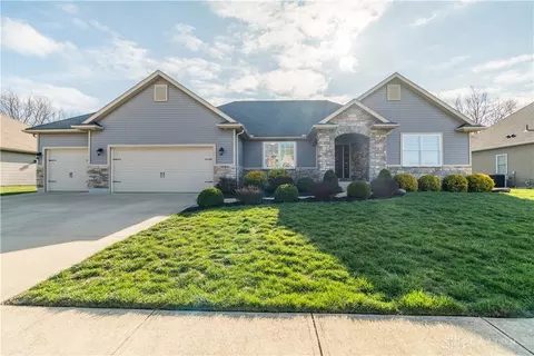 703 Sherwood Dr, Troy, OH 45373