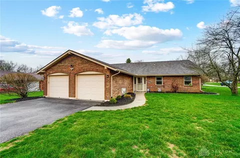 220 Danern Dr, Beavercreek, OH 45430