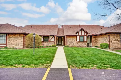 595 Pine Needles Dr, Washington Township, OH 45458