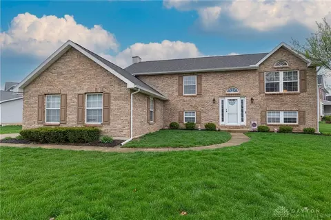 6300 Sterling Woods Dr, Clayton, OH 45315