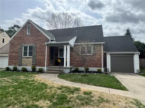 416 Orchard Dr, Oakwood, OH 45419