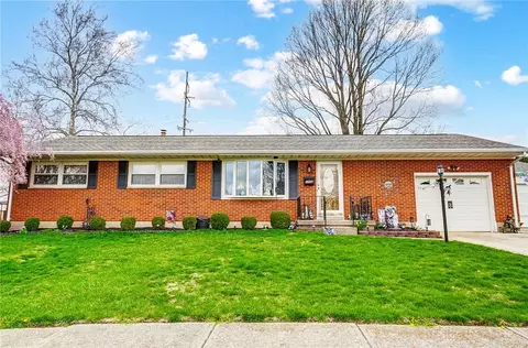 1702 Thomas Dr, Springfield, OH 45503