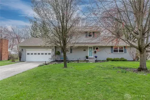 Exterior - 4608 Wing View Ln, Kettering, OH 45429 photo 3 of 8