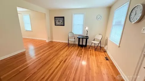 Living - 1525 N Plum St #D, Springfield, OH 45504 photo 1 of 1