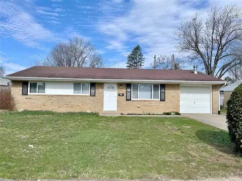 229 Yorkwood Dr, New Lebanon, OH 45345